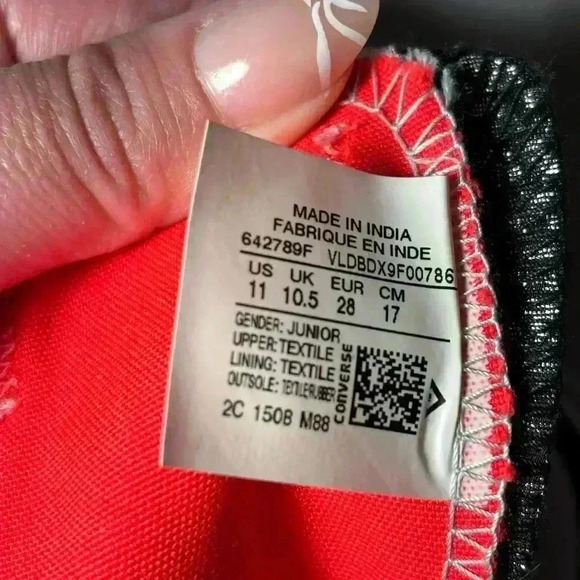 Kids size 11 converse shoes, #I337 - Picture 6 of 6